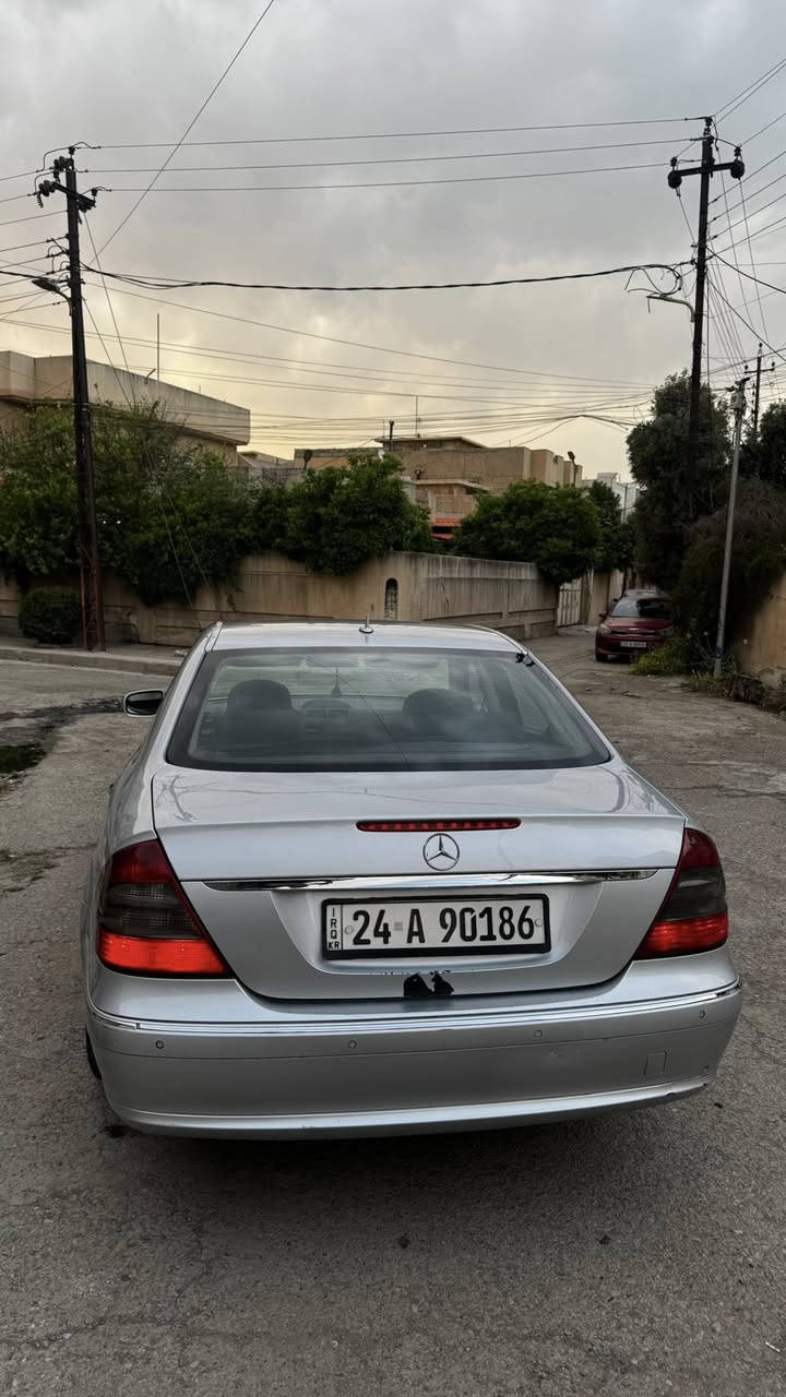 للبيع ⚠️⚠️.  Mercedes-benz
مكان السيارة موصل 

🛑🛑للاستفسار ***********

او على واتس اب ☎️.  ***********

E200 Kompressor  

(موديل 2007 رقم دهوك ) السيارة بأسمي شرط تحويل ⚠️

تيربو 4 سلندر 

(بدون حادث فقط بارد شرط الفحص )

هزة جديد 2027

مواصفات فول ⚠️

فتحة سقف

تشغيل الكتروني

مقاعد قماش 

ديكور خشبي كلاسيكي

شاشة وسطية (نظام COMAND)

تحكم بالمقود

تبريد + تدفئة
