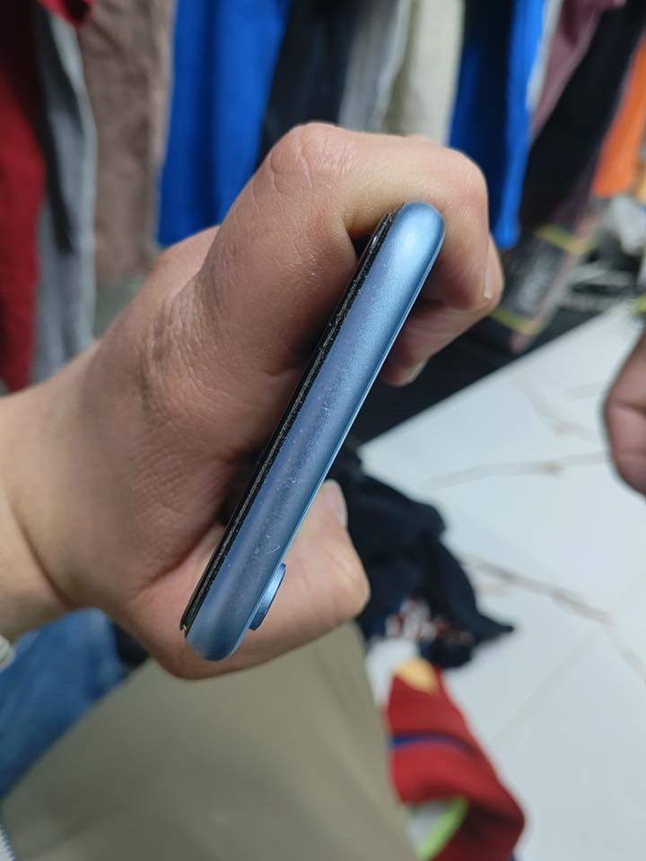 ايفون xR نضيف ما داخل صيانه ابد وتر بروف
جهاز ذاكره ٦٤ 
بطارية ٧٧ بلادي 
السعر ١٨٥ الف وبيه مجال 
*********** واتساب
