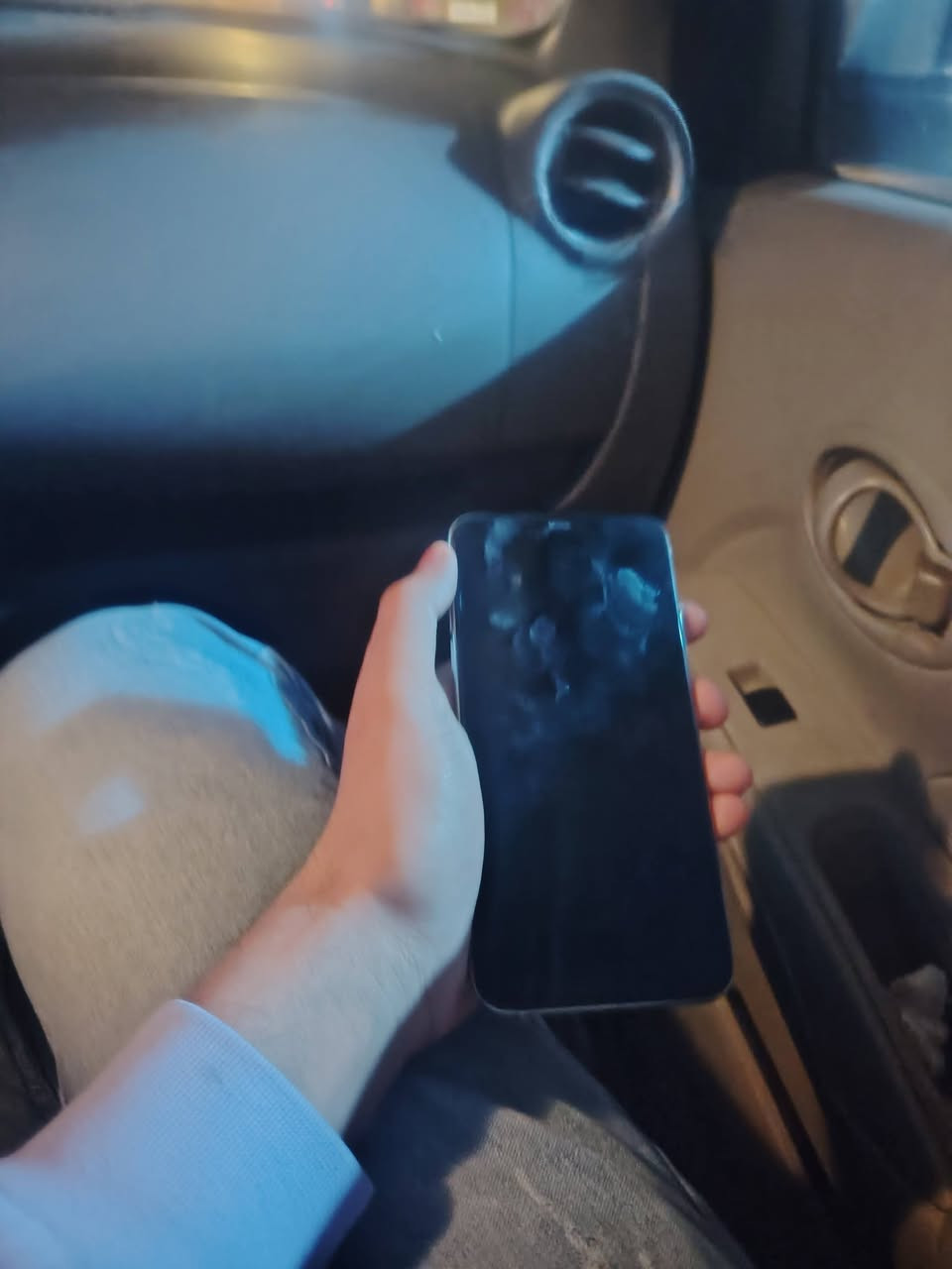 ايفون 11 برو ماكس بدل شاشه متوسطه باقي كفاله بطاريه 73 ذاكره 512 سعر 225 شراي اتصل***********
