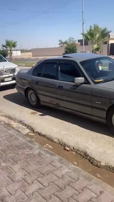 السلام عليكم .. الحلال للبيع
بيئم.  موديل 1991 مسكر 525/بسعر مناسب جدا 59 وبيها مجال 
كير اوتماتيك مكفول بلاد اوتو 
صدر امامي خلفي جديد.  تخم تاير ويل خليه بلادي
محرك /كير /صدر /كهربائيات كله /شرط 
الموصفات سنتر لوك. /سلايت طكتين السياره فول 
داخل صاج كشنات M بلاد غرفت السياره جديده 
السياره مصبوغه عام جمالي بدون  دواخل بدون كلشي 
رقم بغداد 11 الجديد بسمي سنويه جديده مشروع وطني 
السياره جاهزها ألف متصرف عليها   مكان السياره تكريت القادسيه.   رقم ***********
بسعر مناسب جدا 59 ورقه وبيها مجال
