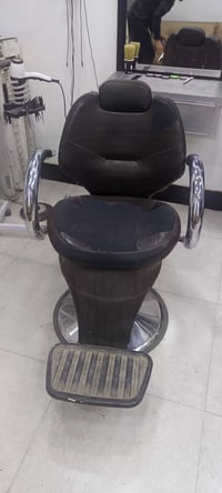 كرسي حلاقه البيع مركز اريدو ٩٠ وبيه مجال 07810017090