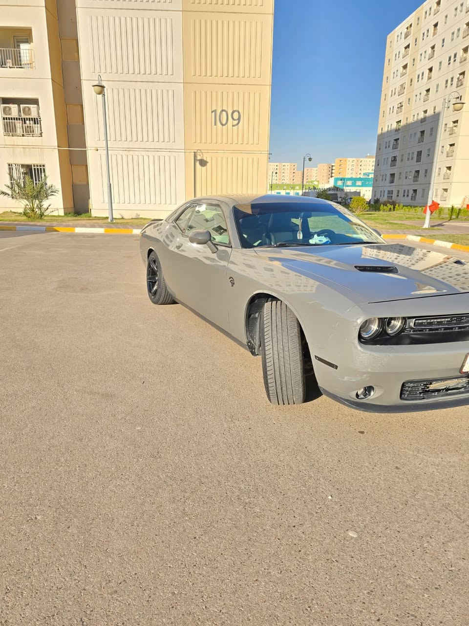 تحيه طيبه...
دودج جالنجر للبيع فقط 
موديل ٢٠١٧
اللون اسمنتي اصل 
مكفوله من الصبغ والتبديل والفتح
شاشه كبيره كامره دواره 
كشنات جلد 
كشن سائق كهرباء 
مكينه كير مكفول 
٣٦٠٠ تو ويل 
ماشيه ٨٩م
تخم تاير جديد صدر أمامي خلفي جديد 
اي نقص ما بيها شرط 
سونار مرفق 
السعر ١٧٨ بيها مجال بسيط 
عنوان بغداد بسماية 
***********
