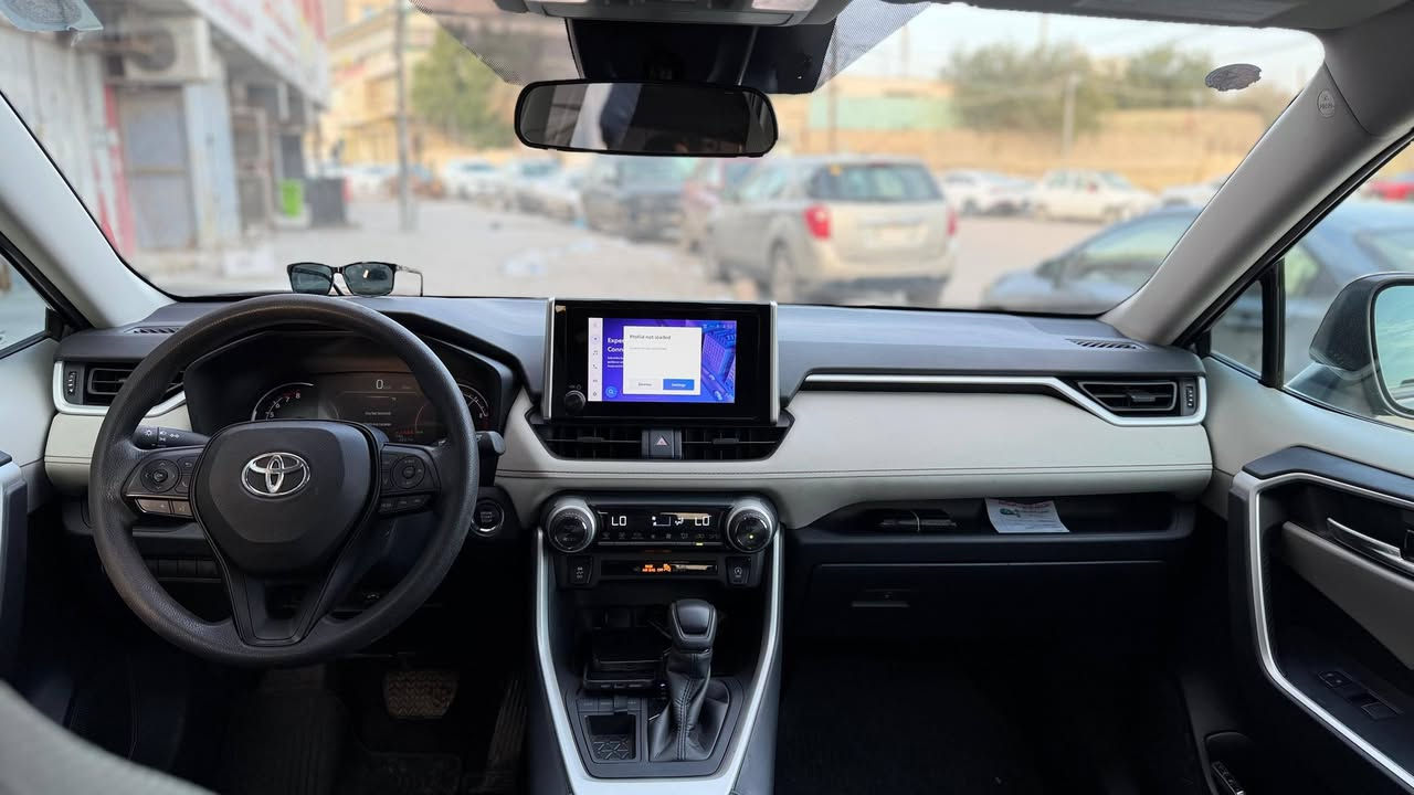 للبيع راف فور 2023 فأت اكس سيريس X series  وارد امريكي وضربته  قليلة مثل ما موضح بالصور رقم بغداد ممشة السيارة 50 الف السعر المطلوب بالسيارة 217 ورقة لون السيارة رصاصي مغلفة عازل حراري من داخل السيارة الشبكة والبردة الكتالوجات  موجودات  عنوان البصرة العشار 
للتواصل على الرقم ***********
