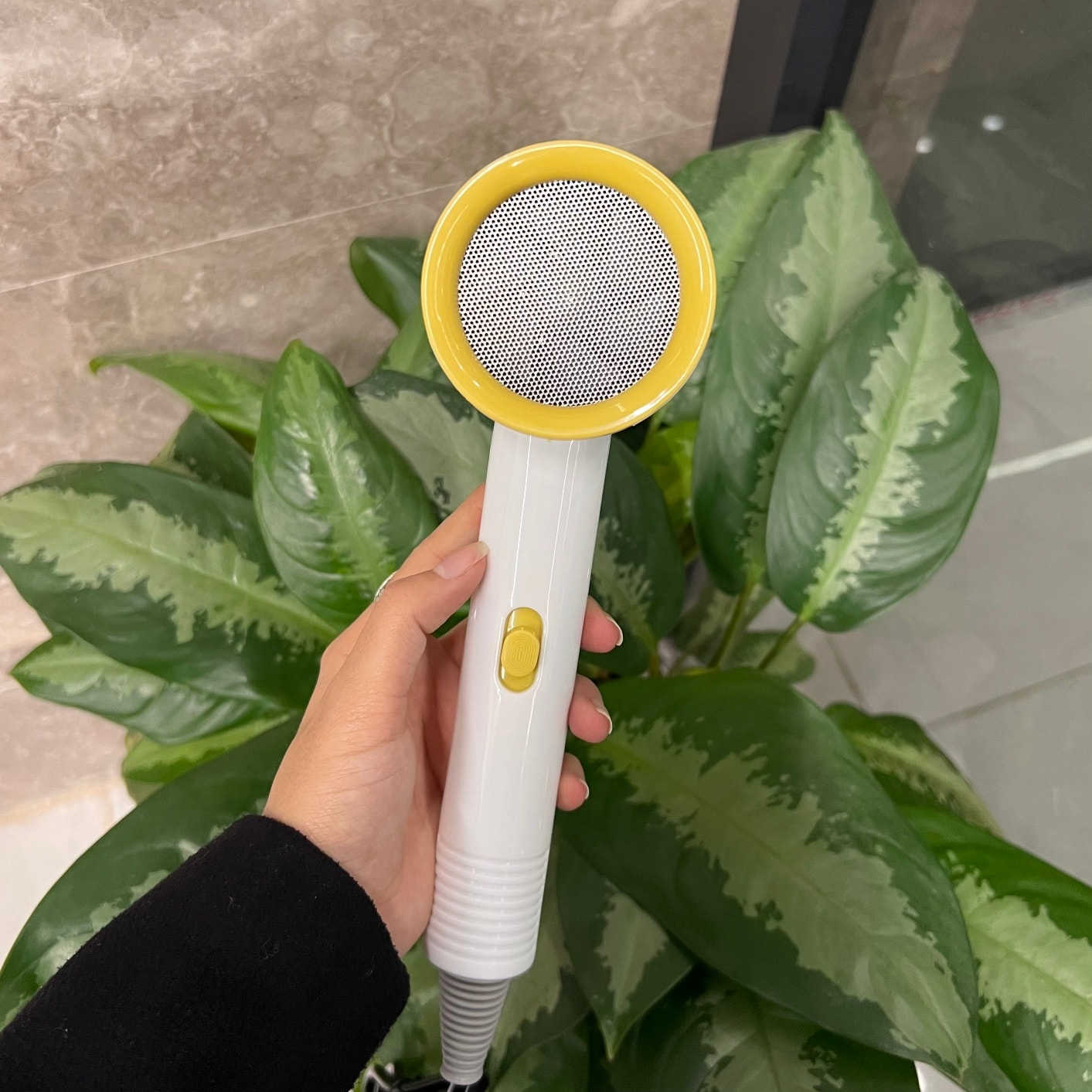 ✨ مجفف شعر Powerful عالي السرعة – موديل Z-2734 ✨
تجفيف أسرع • نعومة أكثر • نتيجة احترافية في البيت 💨💆‍♀️
إذا تريدين شعر ناشف بسرعة وبدون تلف، هذا المجفف هو الخيار المثالي 👌
🔹 المميزات:
• محرك قوي عالي السرعة لتجفيف فائق خلال دقائق
• هواء ساخن وبارد لتصفيف مثالي وحماية الشعر
• عدة سرعات لتناسب جميع أنواع الشعر
• تصميم عصري مريح لليد وسهل الاستخدام
• مدخل هواء مصمم بدقة لأداء ثابت
• غلاف مطاطي للحماية والمتانة
• جهد كهربائي AC 220V
🎯 الملحقات:
• قطعة تجميع الهواء (Air Collector) لتركيز الهواء وتصفيف أدق
💖 مناسب للاستخدام اليومي | للبيت | الصالونات | السفر
📩 للطلب والاستفسار:
راسلنا خاص أو اترك تعليق 💬
💰 السعر: 8,000 دينار فقط
🚚 التوصيل: 5,000 دينار توصيل سريع لجميع المحافظات


**إذا كنت صاحب هذا الإعلان وتريد حذفه لأي سبب، رجاءا أرسل رسالة إلى الدعم الفني**