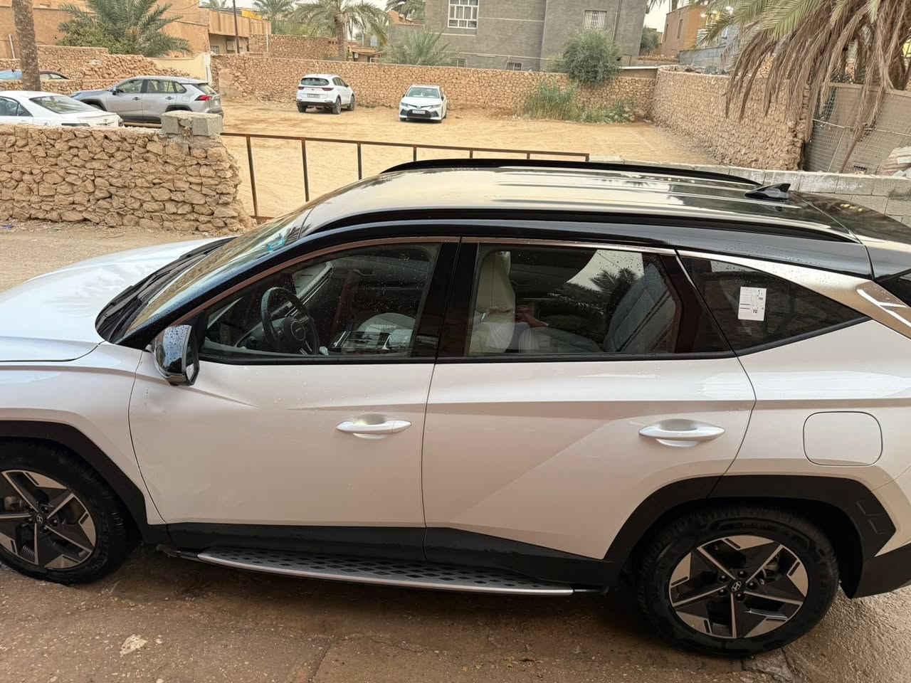 بسعر جداً مناسب جوه السوك
السلام عليكم للبيع 
توسان وارد كوري ٢٠٢٥ فول عدى البنراما. كشنات جلد كهربائي تدفئة تبيرد خزن ميموري  مقاعد خلفية تدفئة تبريد لمس رادارات  محيطية امامي خلفي ٥ كامرات وباقي المواصفات المعروفة الوارد كوري يجي بدون صور حادث حادثها جاملغ السائق مبدل نفس اللون وبنيد صبغ فقط ايرباك دركة فقط بدون شواصي بدون براكيت. محرك 1600 تيربو. 
العنوان بغداد الكرخ 
الخاص مغلق
للتواصل 📞
***********
