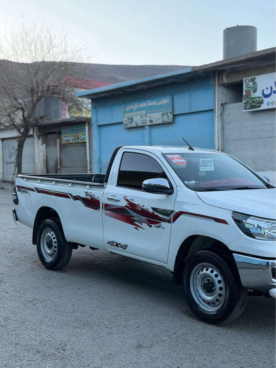 تويوتا هايلوكس تاك 2022  شريكه جيهان قوفل اكسل فول مواسفات سياره كه نمونه يه له جواني ٣ جيگا ساردي هه يه پيش و پشت كه پسه 100  رويشتووه ده عامي بو ده عامي ته قه ي تئدانيه هه موي به شه رت ره قه م و سنه وي نويه 
***********
*********** أربيل, العراق
