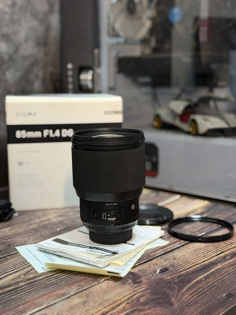 ⁨ 🔥 Sigma 85mm f/1.4 ART – Nikon Mount

عدسة احترافية من سلسلة Sigma ART المشهورة بأعلى مستوى من الحدة وجودة الصورة. تعتبر من أفضل عدسات البورتريه بفضل فتحة العدسة الواسعة والعزل القوي للخلفية.

📸 الحالة: مستعمل – نضافة 98٪؜ 

📦 الملحقات: 
• الكرتون الأصلي 
• قبق أمامي + خلفي 
• فلتر قوي لحماية العدسة

⚙️ المواصفات والأداء: 
• البعد البؤري: 85mm – مثالي لتصوير البورتريه 
• فتحة عدسة واسعة f/1.4 لعزل احترافي (Bokeh) 
• حدة عالية جداً وتفاصيل دقيقة 
• أداء ممتاز بالتصوير الليلي والإضاءة الضعيفة 
• أوتو فوكس سريع وهادئ 
• جودة تصنيع قوية من سلسلة ART الاحترافية

📷 متوافقة مع كاميرات Nikon DSLR: 
•
💰 السعر: فقط 685,000 دينار

📩 للاستفسار أو الحجز مراسلة الصفحة 
🚚 *متوفر توصيل مجاني 🆓⁩


**إذا كنت صاحب هذا الإعلان وتريد حذفه لأي سبب، رجاءا أرسل رسالة إلى الدعم الفني**