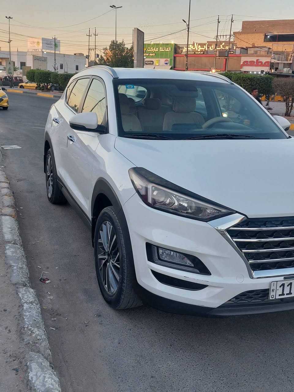 السلام عليكم توسان اللبيع
موديل 2019 رقم بغداد الرقم الجديد  السيارة على وضع الشركة مكفوله كفاله عامه ماشيه ٥٢الف حقيقي  معروفه مواصفات التوسان  تشغيل بصمة سايد بريك رجل
يدات نيكل حساس امامي خلفي يعني فول مواصفات عده البنورما
عنواني بغداد السعر المطلوب 208$
الاتصال والاستفسار ***********
