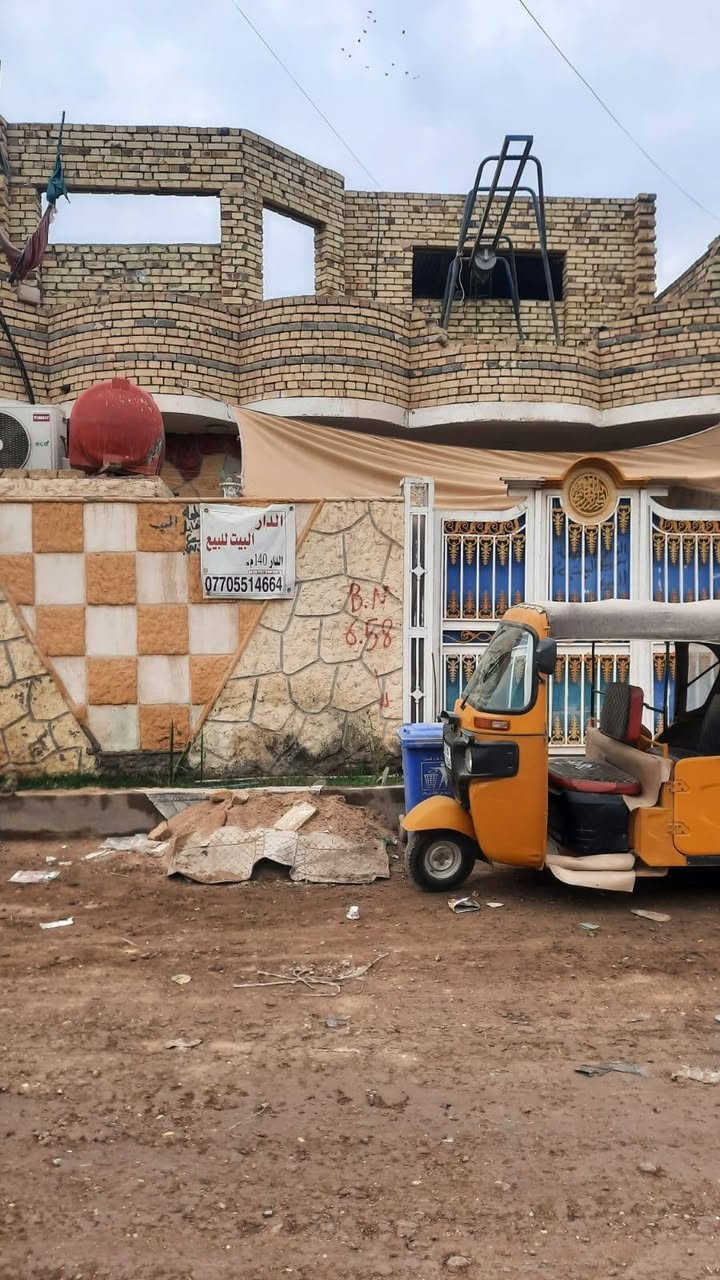 السلام عليكم بيت للبيع حي العسكري دوانم لازم المساحة ١٤٠ م قاطين القاط الثاني بعد ماكامل فقط غرفتين السعر ٧٥
***********
