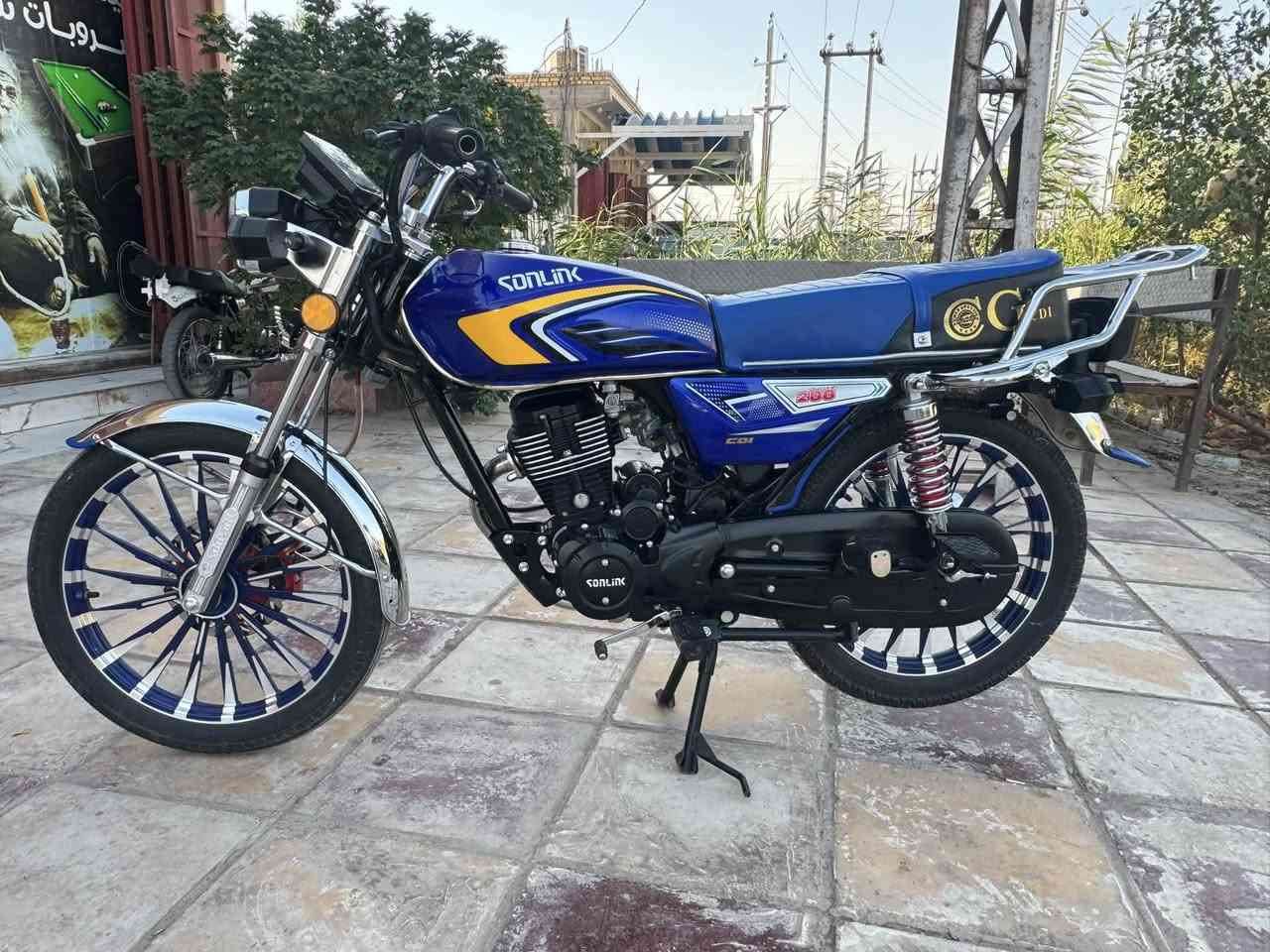 دراجه سولنك موديل 25طالعه 26
نظيفه وجاهزه مكينه 200 دراجه سكنر سعر 875
وبيه مجال شويه الاتصال ***********
