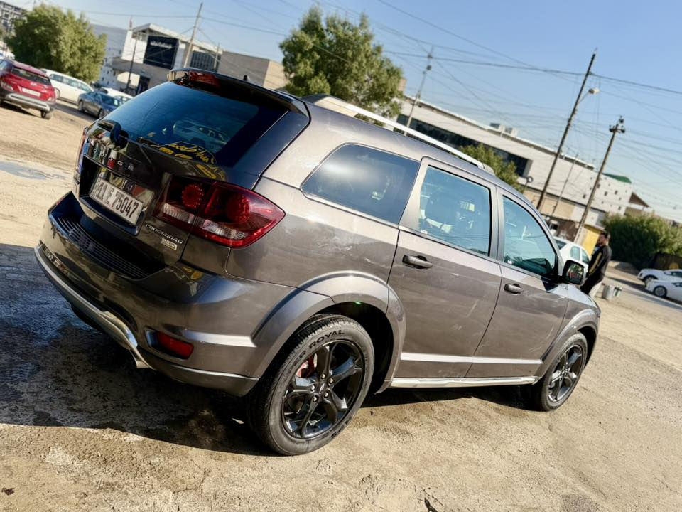 سلام عليكم بيع أو مراوس حسب قناعة     دوج جورني مديل 2019 محرك ٦ سلندر بصمه فول الفول عده الفتحه شاشه جبيره كشنات كهرباء داخل ملكي تخم تاير صدر خلفي امامي كله جديد بيها جاملغ امامي بنيد بيه رش قطعتين بدون دواخل بدون كلشي سياره احلة من صوره مكاني بغداد لستفسار عله ***********
