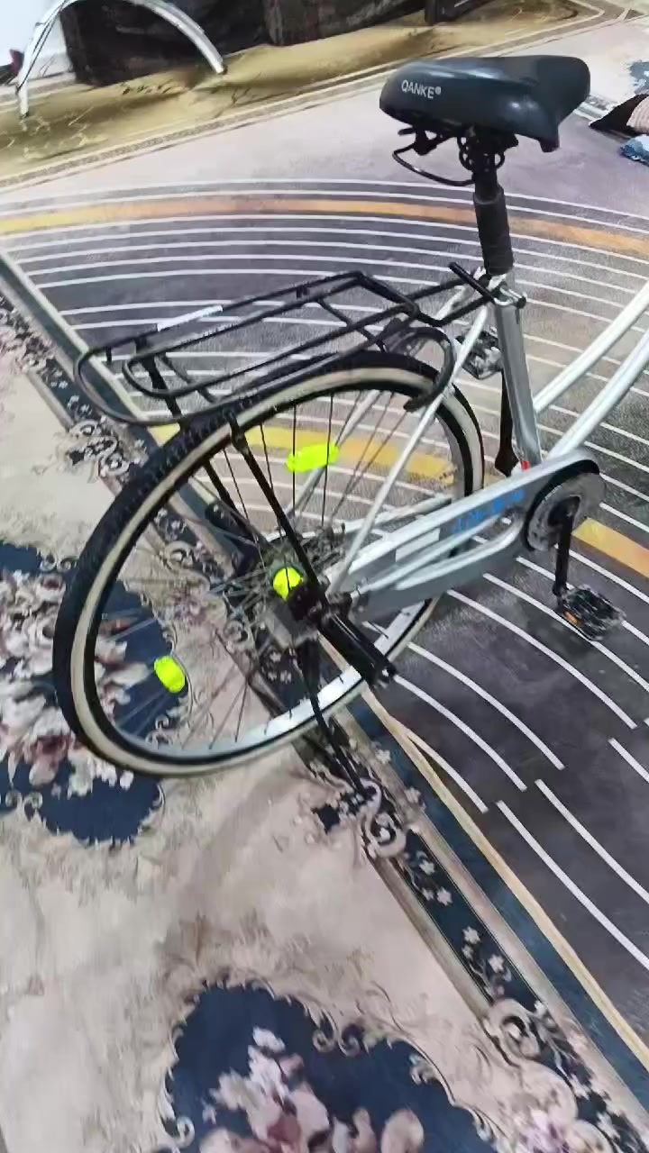 السلام عليكم بيسكل البيع بصره زبير البيسكل نضيف بس رادله برقي القبق مال صينيه بس مداكره موجوده البيسكل جيس مديل 19 سعره ب90 وبي مجال ***********بي واتساب
