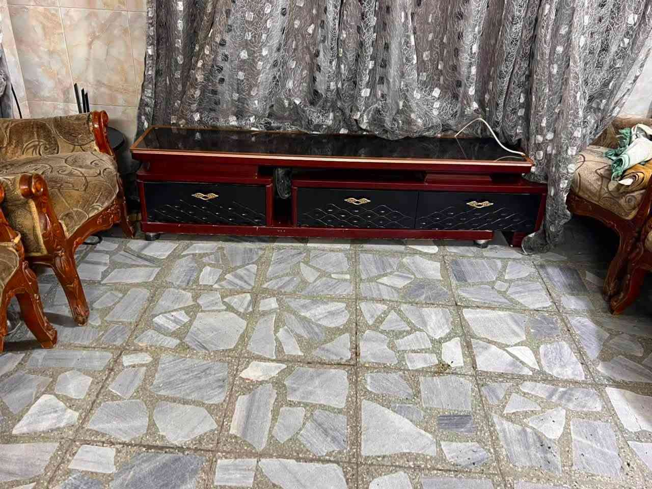 للبيع تخم كلاسك نضيف مع ميز بلازما بسعر100الف
الرقم ***********

