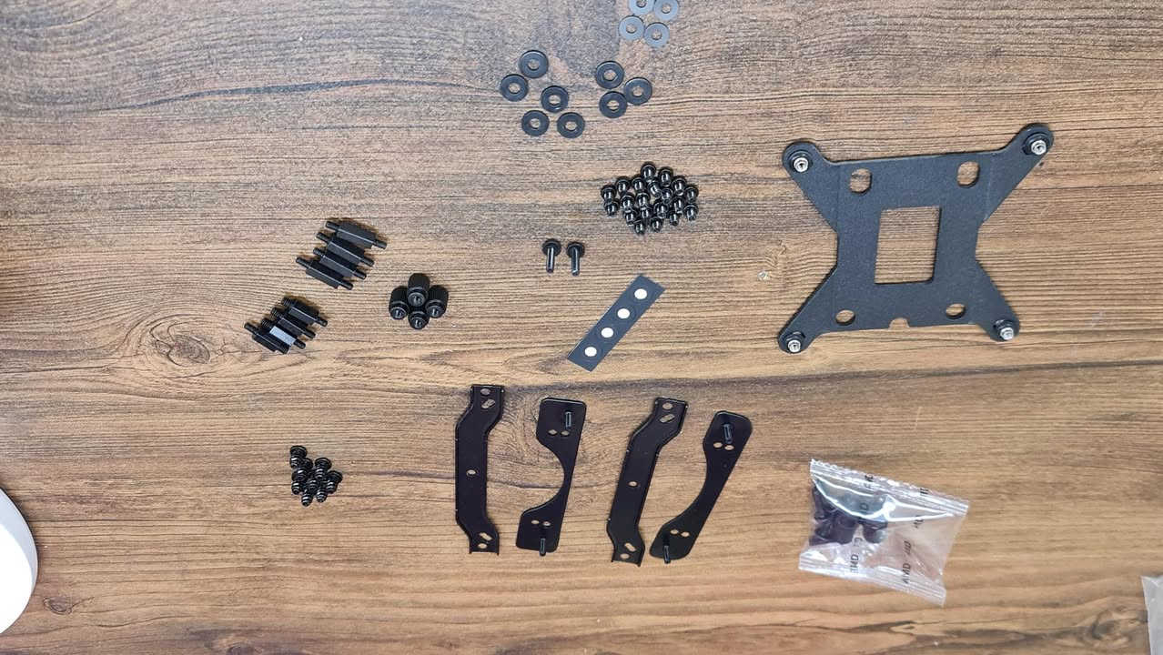 السلام عليكم متوفر مبرد مائي اصلي مستعمل قليل جداً اخو الجديد Liquid Freezer ll 240 
سعره 165 وبي مجال بسيط
متوفر توصيل لكل محافظات العراق ***********
