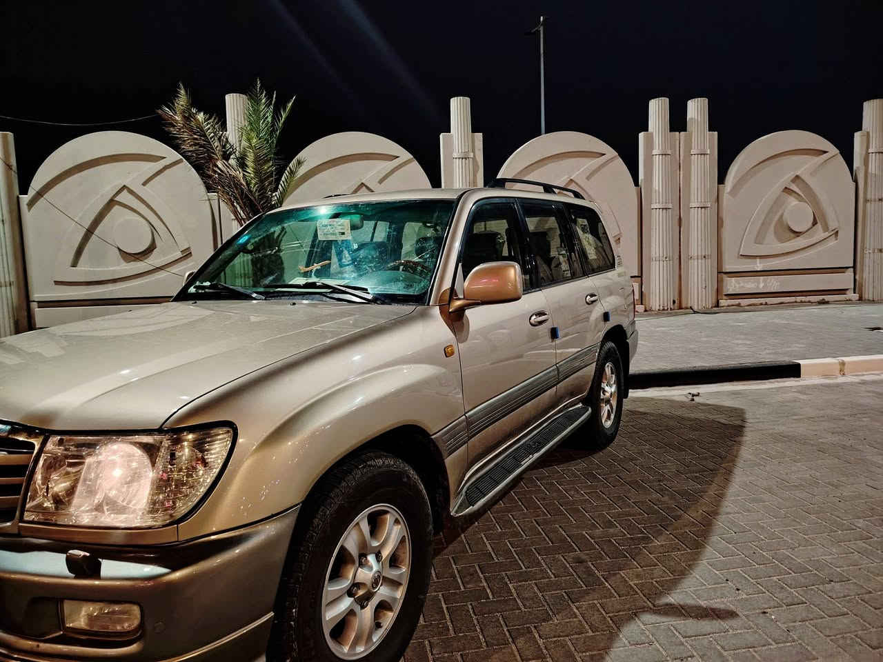 سلام عليكم GXR تويوتا لاند كروزر لون مميز ورقم مميز اربع ارقام رقمها واسط مشروع وطني  فول مواصفات مكفولة كفالة عامة موديل2005 فور ويل فتحه سقف تبريد 3قطع  ماعدا البصمة مكينه 4500 اربه ونص سبعه راكب السيارة جاهزة ماناقصها برغي واحد كلش جديدة احلة من الصور السعر 195 وبيها مجال مكاني بصرة مقابل مجمع الامل السكني الاستفسار *********** مامتواجد فيس
