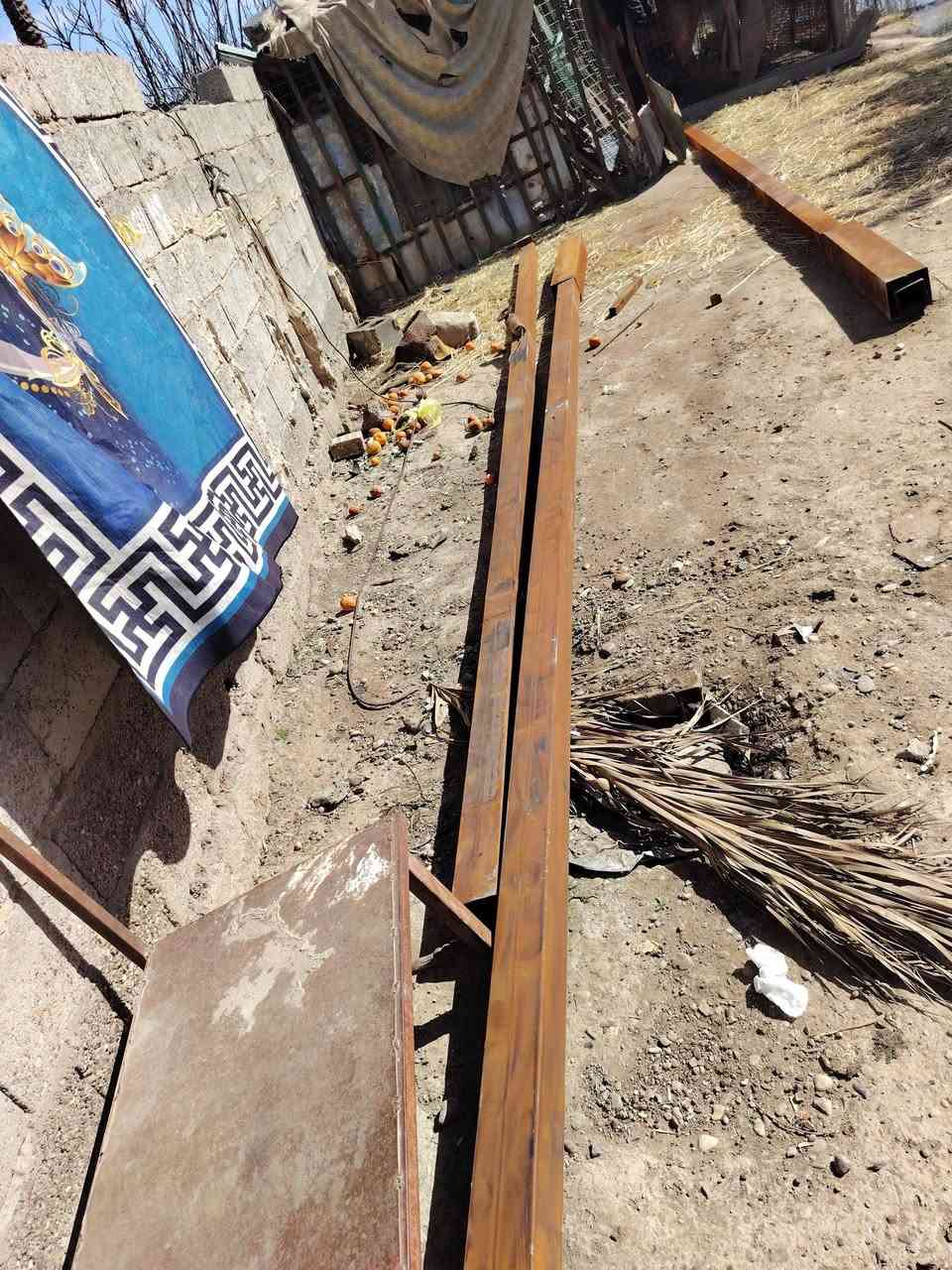 السلام عليكم بواري ابو 4 طول 6امتار مليمين ونص عدد 4مكاني بغداد تاجي مشاهده مدخل  الشارع العام ***********
