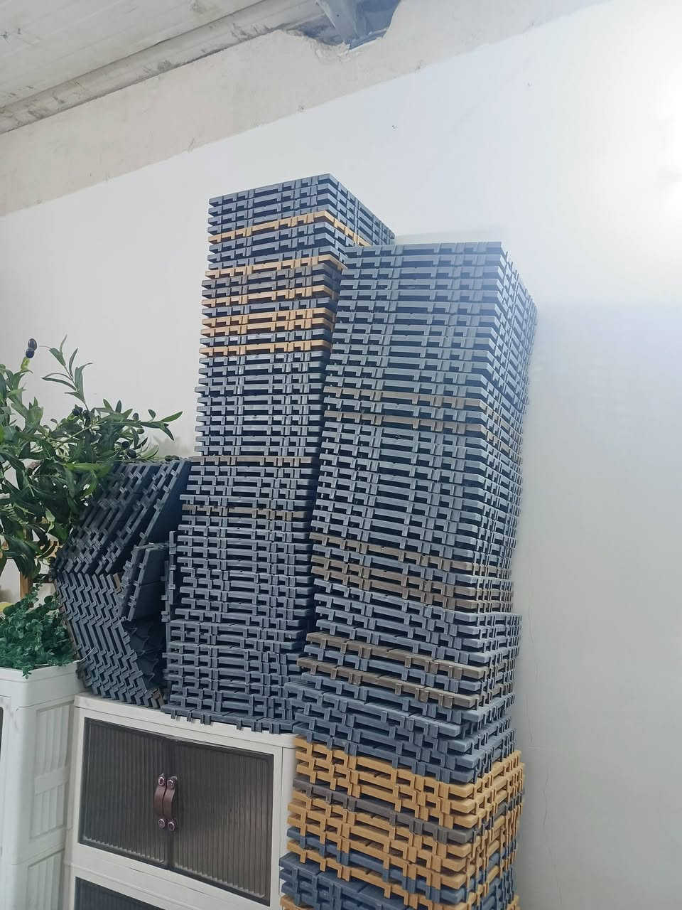 200 قطعةاو 198 تقريب ارضيات بلاستك جاي يبيعون القطعة على الف اني ابيعهم كلهم ب125


**إذا كنت صاحب هذا الإعلان وتريد حذفه لأي سبب، رجاءا أرسل رسالة إلى الدعم الفني**