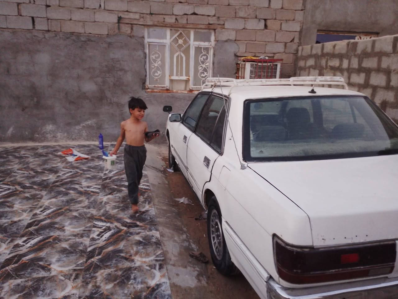 سيدان موديل 95 مكفولة كص ونقل جثة سعر 40 وبيها مجال رقم *********** المكان بصرة زبير
