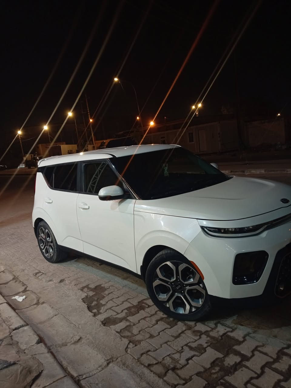 السلام عليكم كيا صوال وارد أمريكي للبيع الموديل 2020 مداور ثاني يوم السياره بيها 3 قطع صبغ بنيد وجاملغ وباب مناونه الحادث بس قطعتين يعني السياره جديده ماشيه 77 كيلو متر  السعر 123 السيارة فول مواصفات ماعده الفتحه المكان النجف حي الأمير للتواصل اكثر اتصال على الرقم ***********
