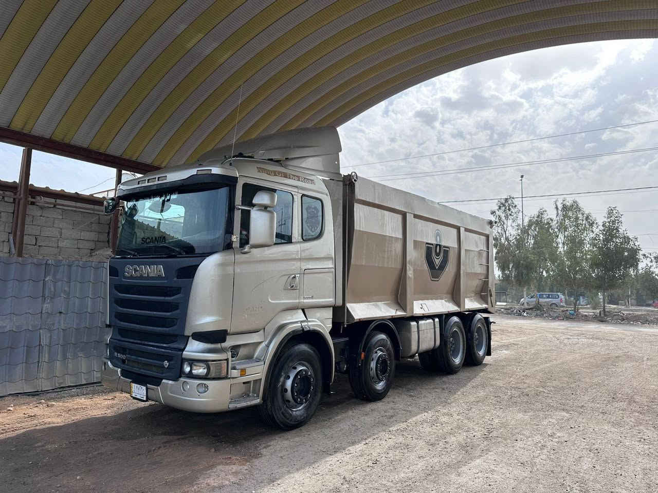 اللهم صلي على محمد وآل محمد 

للبيع سكانيه عقرب قلاب بلادي 
موديل 2018 رقم بصره بموديلها 
مكينه V8 حجم 500 انجكتر مكينه عادي مو وحش كير حجم الف 
سياره جهازه و نظيفه 
العنوان النجف 
السعر 560$
لستفسار الاتصال ***********
