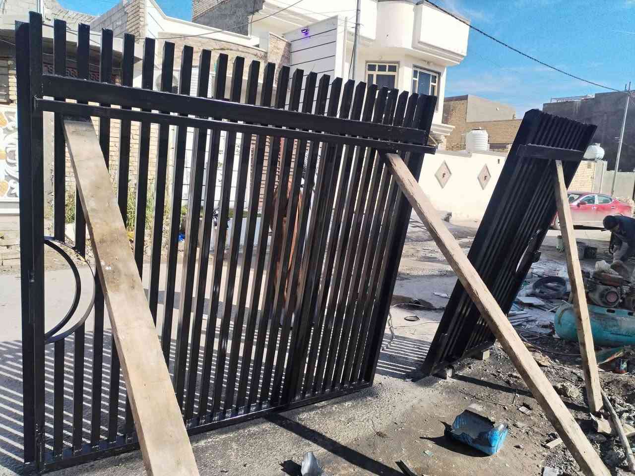 السلام عليكم
تنضيف وصبغ الشبابيك والأبواب
***********
