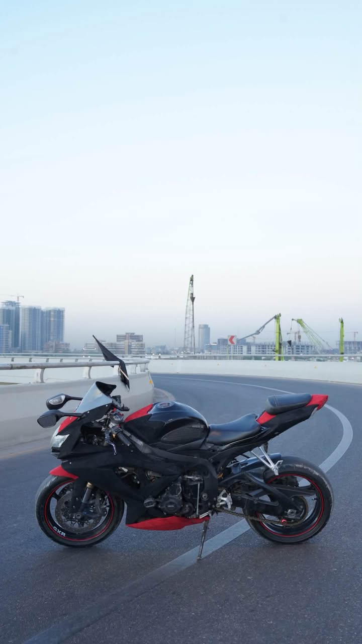 السلام عليكم الدراجة للبيع
جكسر 750  موديل 2010🏍️💠
الدراجة ماشي 47 حقيقي💠
دراجة كفالة عامة من التاير للتاير 💠
الدراجة مغلفة تغليف كنتارة للجمالية فقط💠
الدراجة ممفتوح برغي بيهة تجي تفحص و تشوف بعينك 💠
مكان الدراجة (بغداد)📍
السعر خاص😉💠
للتواصل (***********)واتساب فقط💠
