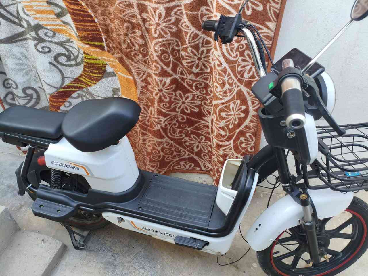 السلام عليكم دراجة شحن 2024 للبيع الدراجة كاملة ونضيفة وما بيها نقص فقط الإشارات ما مبدل بيها اي شي بيها لايت عالي وبيها سويج وبصمة وبصمة شاشة سعرها 250 قفل *********** هذا رقمي واتساب
