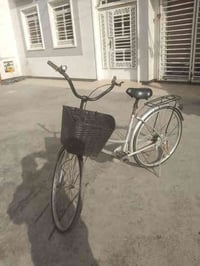 للبيع بايسكل  بناتي ياباني حجم 26 نظيف تايرات جديدة مكاني بغداد حي الق...