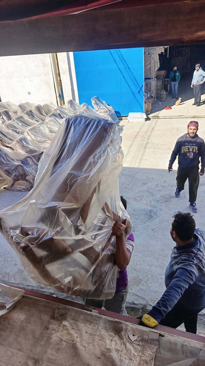 الهم صلي على محمد وال محمد//عمل اليوم تفريغ تريله كراسي هزاز وتم عزلهن على لوانهن/على يد قوات التساهل //وتم كماله خلال ساعات//نعمل بتفريغ جميع التريلات والحاويات وابسعار مناسبه وكادر متخصص في عزل وترتيب البضاعة نعمل على مدار ٢٤ساعه//ملاحظه كلشي نزل مو له تريله ونقل الاثاث//وترتيب المخازن//التساهل//محمد/الاستفسار اتصل/ يتوفر اوتساب اسيا واثير /***********//***********/عنوانه  بغداد الزعفرنيه
