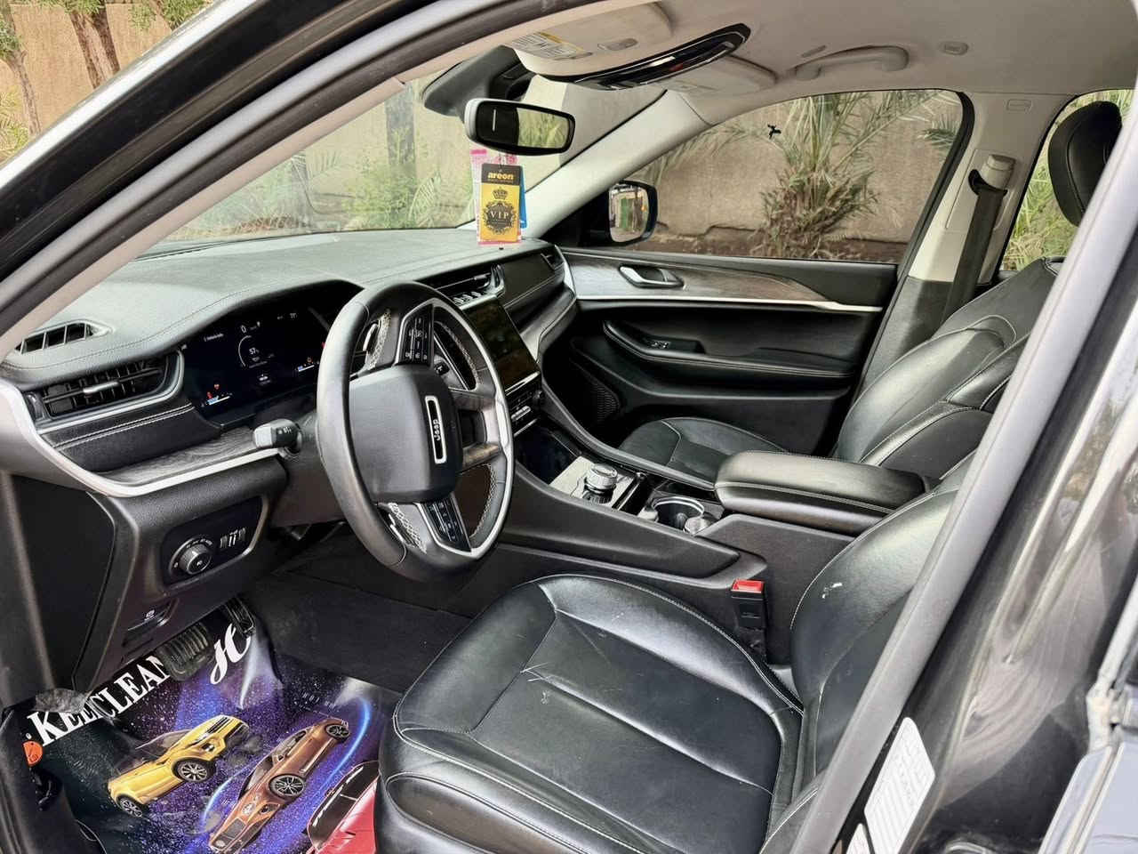 السلام عليكم للبيع فقط 

جيب كراند شيروكي ليمتد 7 راكب موديل 2023 وارد أمريكي حادثها  قبق صندوق بدون إربك  بدون لوحات مروريه 
المواصفات
مكينة V6 3.6
دفع رباعي 4X4
بصمة 4 ابواب وجنطة
بصمة تشغيل
تشغيل عن بعد ويل قياس 20 انج
شاشة كبيرة قياس 10.1 انج
نظام الخرائط GPS
لوحة القيادة ديجتال
5 كامرات 360 درجة
كاميرا للمرآة الداخلية
رادار امامي وخلفي وجنبي نقطة عمياء تحديد مسار قيادة ذاتية
مانع تصادم خلفي وامامي
حساسات خلفية
توقف ذاتي
هائد بريك كهرباء دكمة
Auto Start نظام
كشنات جلد منفصل VIP
الكشنات الأمامية تحكم كهرباء وخزن ميموري وتدفئة و تبريد كشنات خلفية تدفئة
تحكم ستيرن جهتين
ستيرن شفتات وتحكم كهرباء
شاحن وايرلس
إنارة داخليه محيطيه
لايت زنون LED
كشافات زنون LED
رادار جانبي وخلفي 
مكاني بغداد الدورة المعلمين 
 
للاستفسار 
***********
