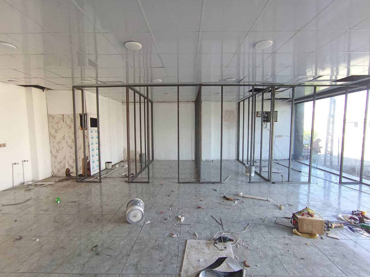 السلام عليكم اخوان اي واحد يريد قواطع حديد مال جبسون بورد وحداد هذا رقمي ***********
