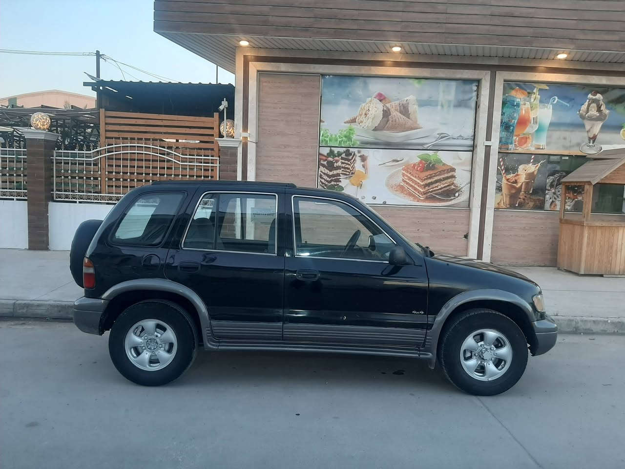 كيا سبورتج موديل 97 فوول ( تبريد شغال ) محرك ٤ سلندر اصلي كير ( اتوماتيك ) بشرط ستيرن بور جامات كهرب طخم امامي وخلفي نظيف وايرمنية شغالة بدون ضرر طخم ويل كب رقم نينوى انكليزي سنوية عظم 2031 مشروع وطني المكاتبة مع الشرعي شرط التحويل السعر 47 ورقة 

  *********** اسيا 📞
