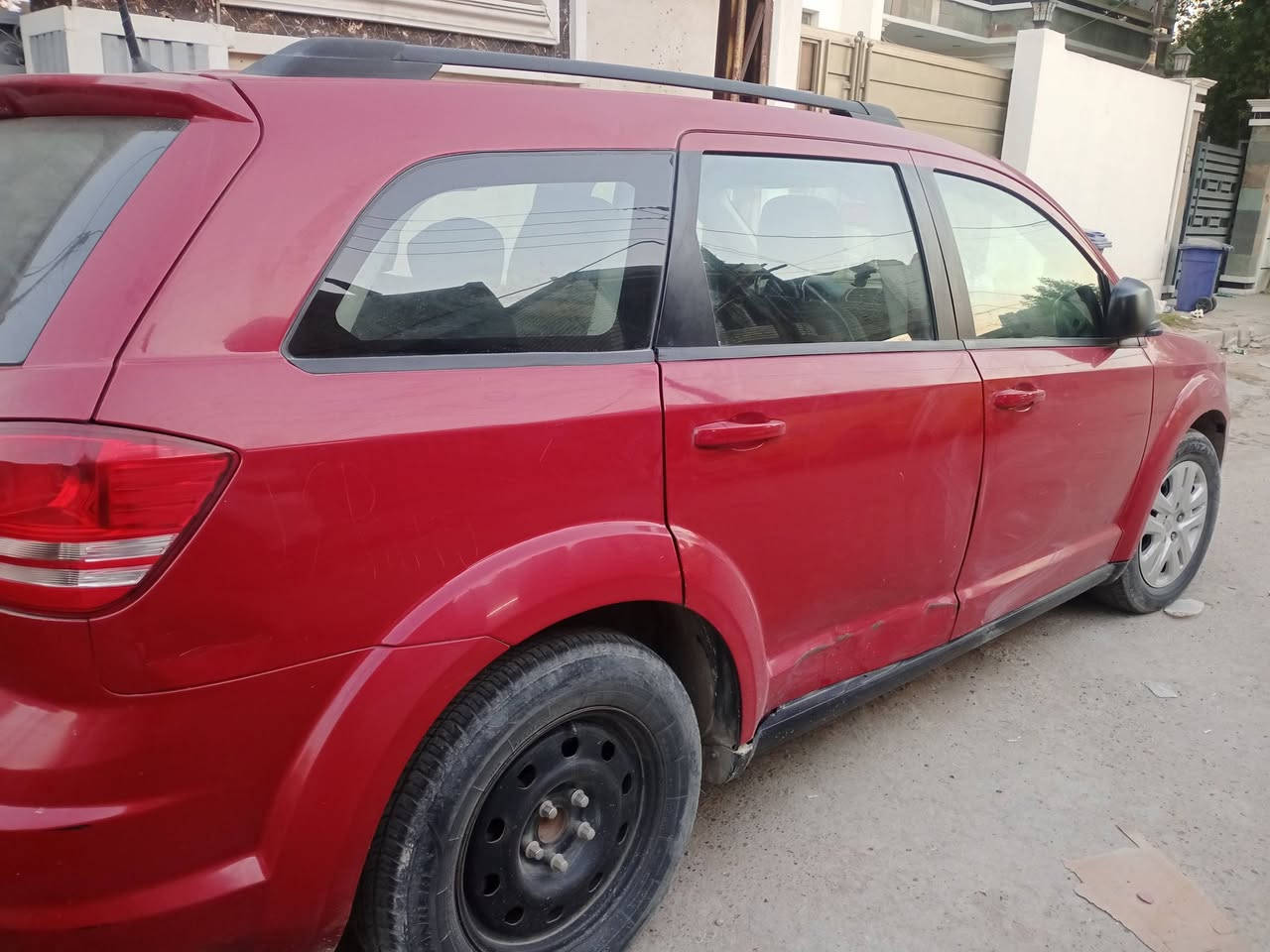 السلام عليكم دوج جورني للبيع المواصفات موديل 2019 اربعه سلندر تبريد قطعه وحده سياره بلاديه لا صبغ ولا تعديل بس دعاميه اماميه وهنا صار حادث بيه موجود للصوره بلباب ودوسه وما مصلحه للاستفسار *********** السعر 150 رقم بغداد
