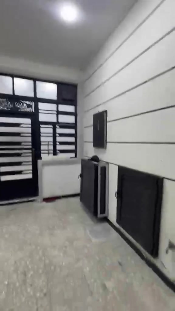 بيت لايجار خلف شركة الزوراء مساحة ١٣٠م بيت جديد غير مستخدم مابي اي شي نقص تانكي ماطور سخان ***********
