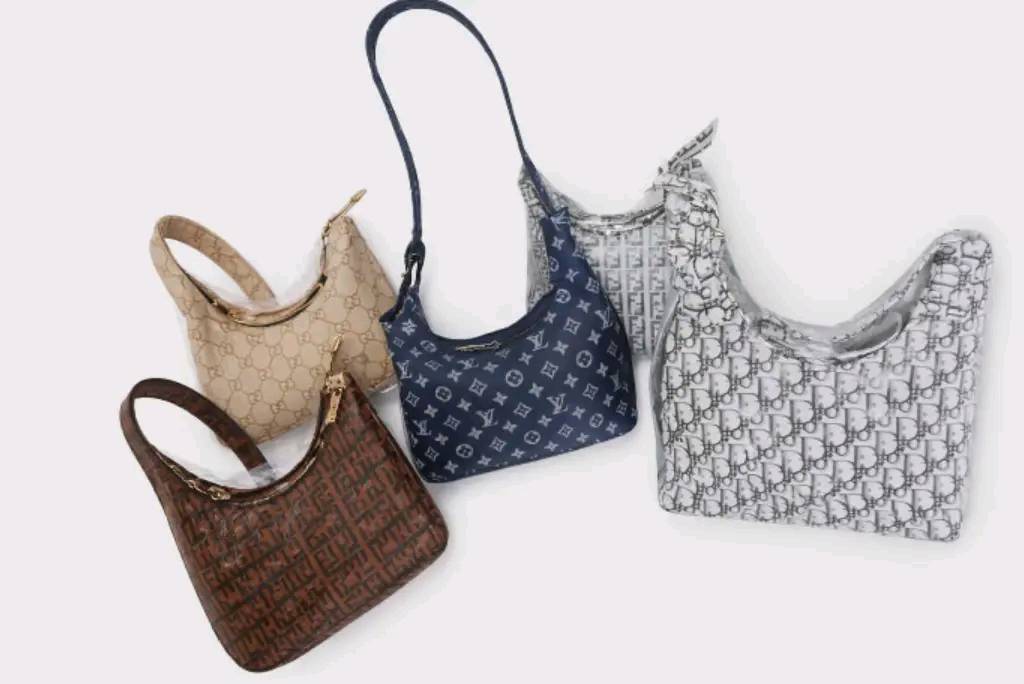 حقيبه يد نسائيه 👛👜
عرض خاص 🔥🔥🔥
3 حقائب ب13 الف 
5 حقائب ب20 الف فقط
توصيل لكل المحافظات العراق 5 آلاف فقط 🔥 
للطلب والحجز المراسله على الواتساب ***********
او عبر الفيسبوك و الانستقرام 
