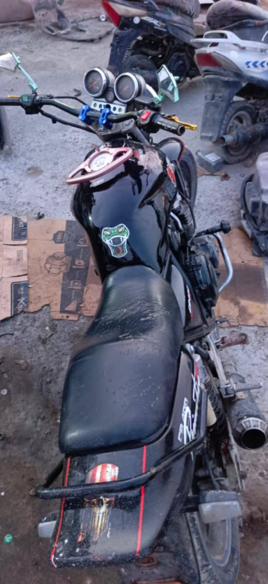 سيبي فور جيل اول400  16ولف مكفوله كفاله مبدل بيه بس رنكات تايرات جدد شلعه ومعدل تعبر ال 180
1500
***********
