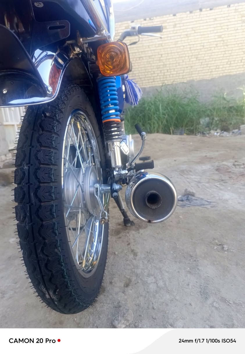 السلام عليكم نامه اوراق سكنر صار لها خمسه ايام من طالعه دراجه جديده كلش بعد هي برغي تجاري ما بيها كله ا اصلي 
مراوس ماكس بيع هم درهم مكان السماوه 
***********
