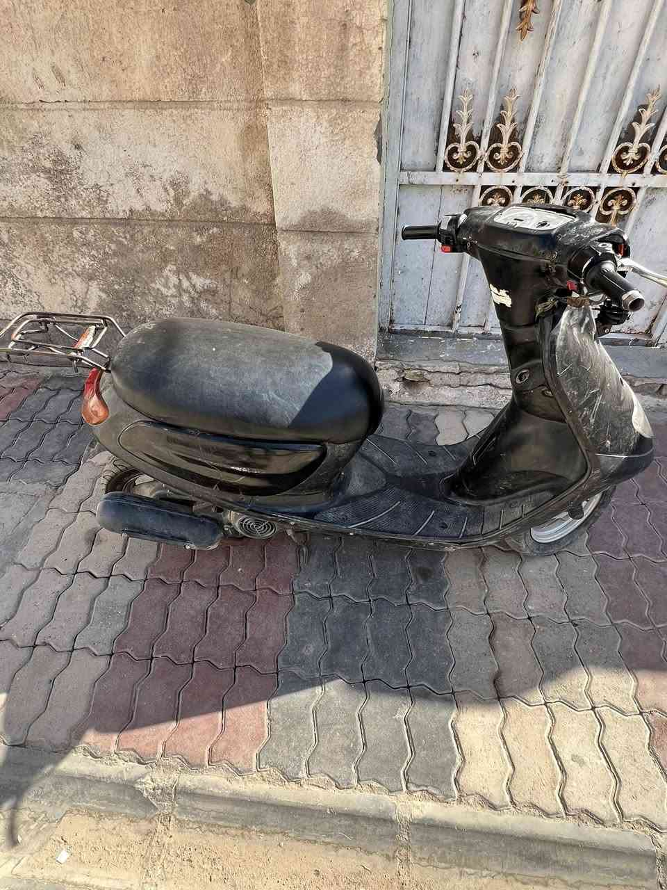 دراجه منغولي تايرات جدد كابريتر باله جديده دراجه شغاله وتمشي ما توكفك بشارع ابد مشيه يخبل مكينه مجفته الكير كفاله  السعر 350 وبيه مجال بسيط  
***********
