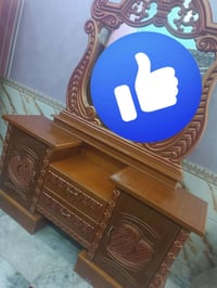 ميز مرايه • نظيف • غرفة نوم