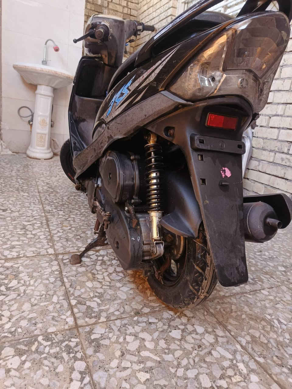 سلام عليكم شباب عدله كلشي بيه بلادي مكينه مكفوله برغي ما مفتوح بيه ختم واحد دراجه شغاله سلف هندر كهربايات كله شغال  متوازي عل بيع عنواني بغداد بلديات سعر 600 شي قليل حك الجيه اي ستفسار
***********
