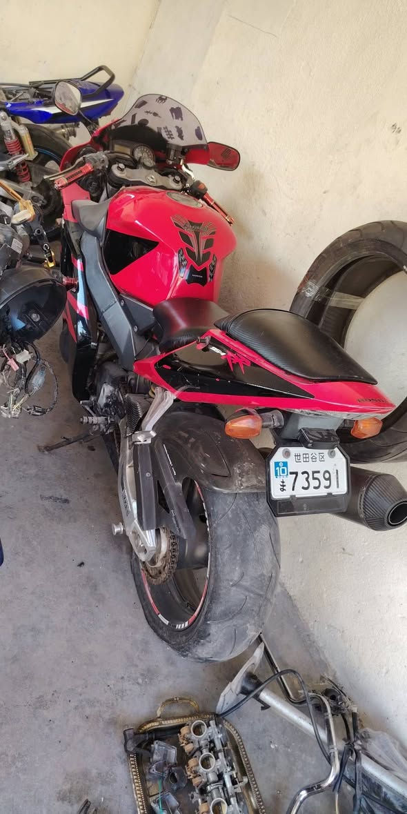 السلام عليكم شباب
للبيع cbr954 دراجه اول فتحه اله وفقط خانه وحده مكصوصه سايز ١٠ دراجه جديده كلش وبيه تزويد سعره ١٨قفل سعر سي بي ٤٠٠ للعلم الشراي يتصل ***********
