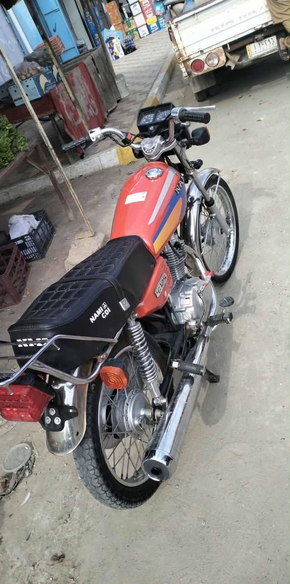 دراجه البيع ادوات بدون اوراق
السعر 650الف خادم الجميع 
المكان ميسان قضاء ميمونه 
الدراجه مكفوله عشائر 
الدراجه مكفوله لا مفتوحه ولا مبدل بيه شي 
رقمي ***********او مراسله صفحه تشلع عيوني
