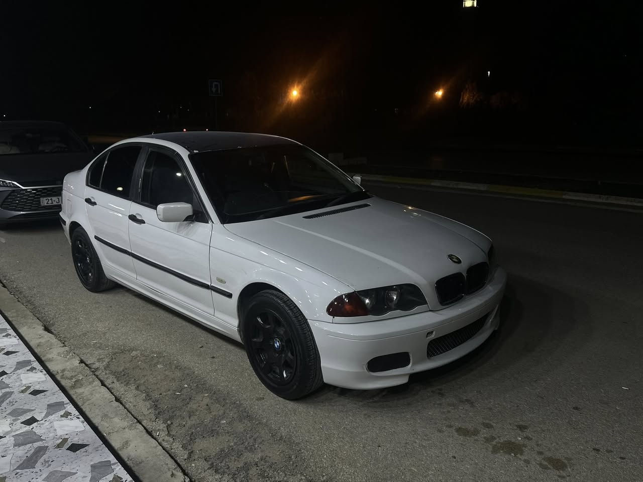 بسم الله رحمان رحیم
BMW e46 318i
شتی نموونە و جوان
مۆدیل 2001
گێڕ ئادی گێڕومەکینە ئەکسلو کارەبای هەموگیانی بەشەرت 
(رۆنی مەکینە-پاتری -فلتەر) گۆراوە سەیارەکە بێ دەعم و لێدراویە تەنیا چوار پارچەی بۆیاخە بێ ناوگرتن  مەنەفێسکەی ون بوە بە علوجی ئەیفرۆشم  موس و براوە بەشەرت شوین هەڵەبجی تازە  بۆ نرخ جاتم بۆ بکەن گۆرینەوەش ئەکەم لەسەر دل گراتن 
ژ.م ***********/ هەڵەبجی تازە
