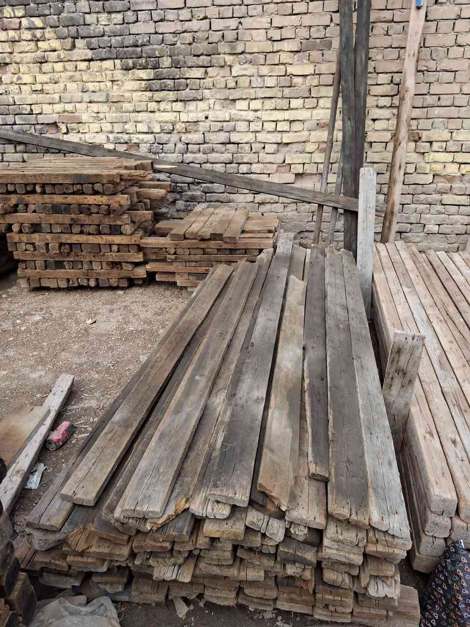 قالب خشب للبيع يدك 200 تارس 25العنوان حله مركز مدينه الاسفسار ***********
