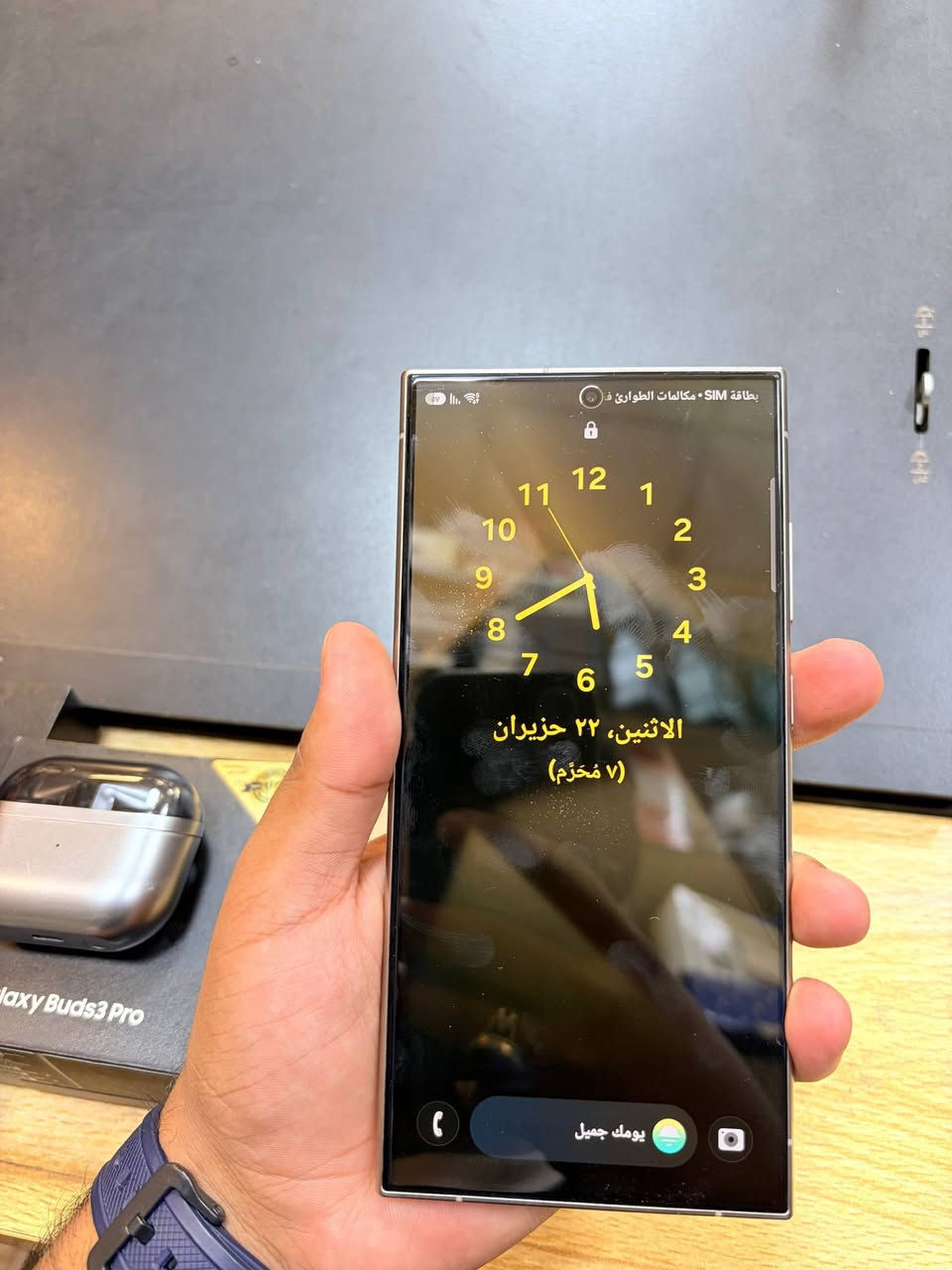 s24ultra
ذاكرة256 جهاز نضيف جداً ضمان عين الفهد مع كارتونة 
دبل سيم كارد
سعر بدون سماعات ب 900 مع سماعه ب مليون و50
galaxy buds 3 pro
بعدها بالضمان سعر الجديدة ب 200 الف
مكاني بغداد 
***********
