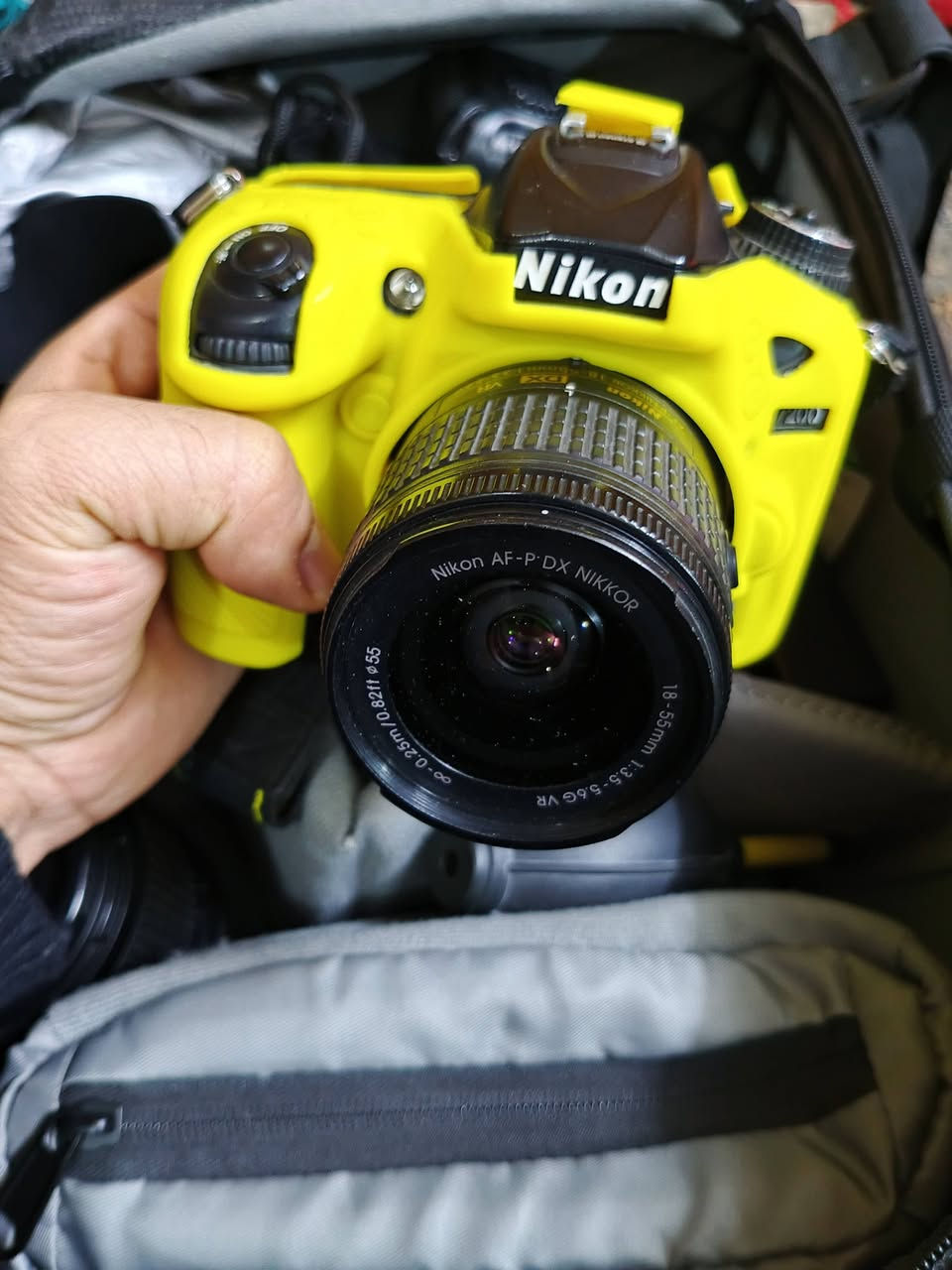 سلام عليكم

عندي كامره D 7200 نيكون نضيفه جدا

الملحقات 

1_ عدسه 70/300 رياضي

2_ عدسه 130 ملم تصوير اشخاص

3_  عدسه 18/140 ملم

4_ هود رياضي عدد 2

5_ فلاش لقطه ماركه GOdox

6_ فلاش مستمر تصوير فيديو

7_ ستان هايدروليك ثقيل 

8_ جنطه ضهر مقسمه مطريه 

9_ بطاريات كامره عدد 2

10_ توصالات نقل الصور من الكامره الى الموبايل والحاسبه

اخواني عده التصوير جاهزه 100/100

وشرط النضافه مستخدمه جدا قليل فقط محرم مده 10 ايام 

للبيع او المراوس بموبايل ايفون 

السعر 900 الف 
مكلفتني فوك المليون الله شاهد
مكاني البصره / الجمهوريه 
***********
جوده الصوره شوفها واحكم
