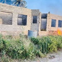 للبيع هيكل على السايدين  بسعر مناسب جدا ، مساحة الارض 600 متر سياج كام...