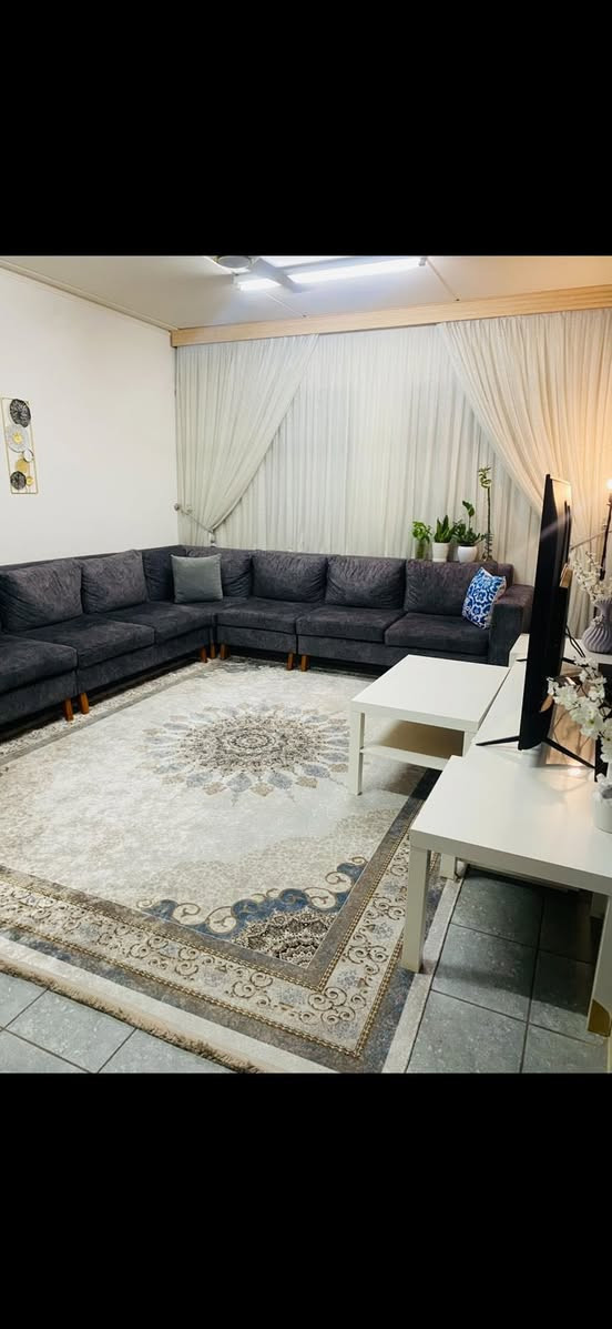 السلام عليكم
للبيع 120 غربي طابق 9 بلوك B1 بيها مطبخ درجة اولى جديد والشقة نظيفة كلش جديدة والبيع من صاحب العقد مباشر وشرط التحويل تنباع كاش السعر المطلوب 142 مليون للاستفسار 
***********
*********** واتساب
