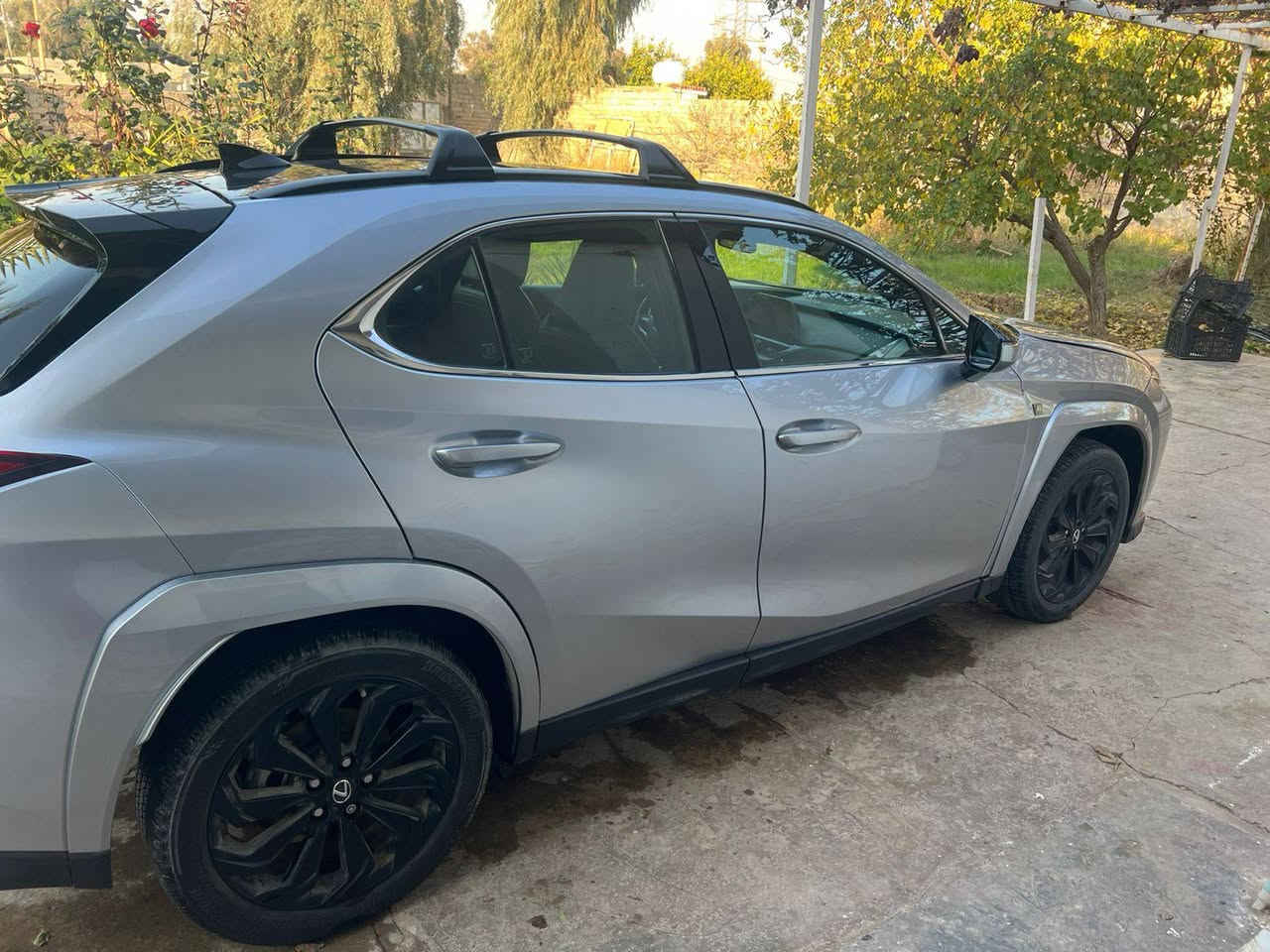 للبيع أو المراوس  مع فرق نقد 
  2023  awd ux 250h ليكزز هايبرد 
اربع قطع صبغ فقط وسونارها موجود .  ماشية 15 الف كيلو مو ميل فول الفول مواصفات تدفئة وتبريد بلكشنات قطعتين تبريد تحكمات سقف بانوراما  السيارة عروس السعر 215$ وبيها مجال قليل رقم بغداد انكليزي 
بيع او مراوس.  
 للاتصال موجود واتس *********** بغداد, العراق
