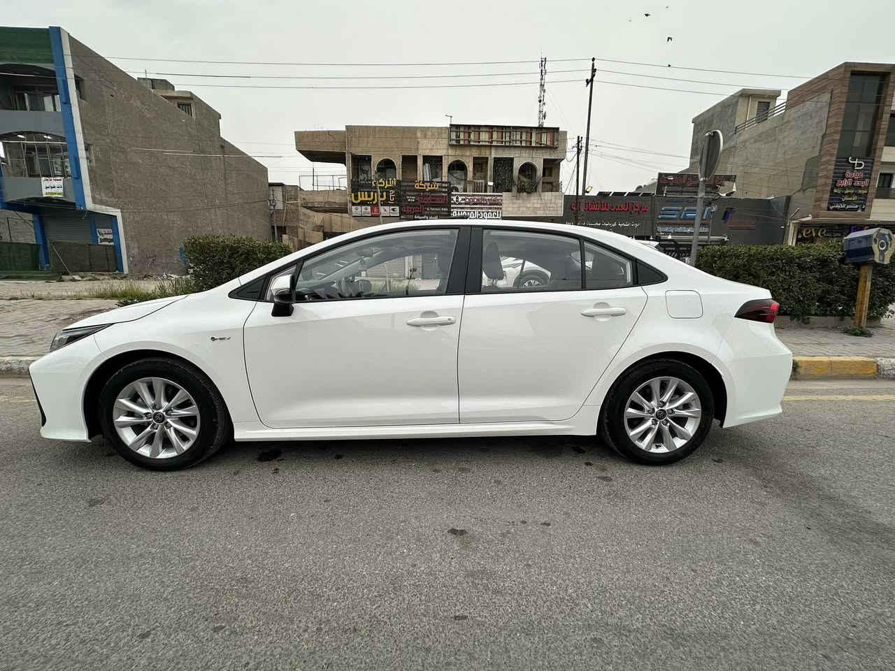 السلام عليكم
كورلا هايبرد 
موديل 2024 
محرك 1800 هايبرد 

السياره ماشيه 10800 كيلو مكفوله 

فول مواصفات  عدا الكرسي مو كهرباء

بصمه 
فتحه
جلد اصلي
رادار امامي وخلفي وتحديد مسار 
هندبريك كهرباء
اوتو هولد 
شاشه ابل كار بلي وكامره خلفيه 

مكان السياره بغداد حي العدل 

السعر 14800$

 *********** 
***********
